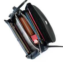 โหลดรูปภาพลงในเครื่องมือใช้ดูของ Gallery กระเป๋าหนังผู้หญิง /กระเป๋าหนังสะพายข้างผู้หญิง สีดำ รุ่น B-BK-616 Mia