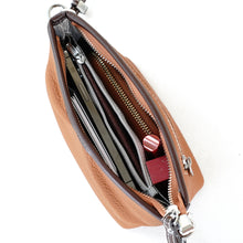 โหลดรูปภาพลงในเครื่องมือใช้ดูของ Gallery กระเป๋าหนังผู้หญิง /กระเป๋าหนังสะพายข้างผู้หญิง สีน้ำตาล รุ่น B-LBR-8825 Stella