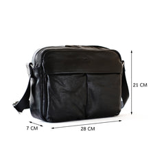 โหลดรูปภาพลงในเครื่องมือใช้ดูของ Gallery กระเป๋าหนังผู้ชาย/กระเป๋าหนังสะพายข้าง สีดำ รุ่น B-BK-8941