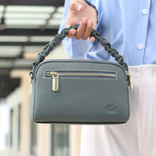 โหลดรูปภาพลงในเครื่องมือใช้ดูของ Gallery กระเป๋าหนังผู้หญิง /กระเป๋าหนังสะพายข้างผู้หญิง สีเขียวรุ่น B-GRE-8841 Chloe