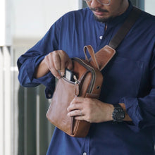 โหลดรูปภาพลงในเครื่องมือใช้ดูของ Gallery กระเป๋าหนังคาดอก รุ่น B-LBR-1276