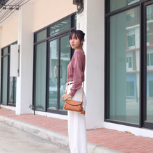 โหลดรูปภาพลงในเครื่องมือใช้ดูของ Gallery กระเป๋าหนังผู้หญิง /กระเป๋าหนังสะพายข้างผู้หญิง สีน้ำตาล รุ่น B-LBR-616 Mia