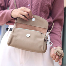 โหลดรูปภาพลงในเครื่องมือใช้ดูของ Gallery กระเป๋าหนังผู้หญิง /กระเป๋าหนังสะพายข้างผู้หญิง สีเบจ รุ่น B-BEI-616 Mia