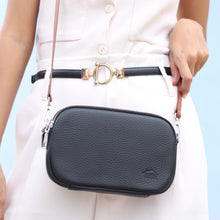 โหลดรูปภาพลงในเครื่องมือใช้ดูของ Gallery กระเป๋าหนังผู้หญิง /กระเป๋าหนังสะพายข้างผู้หญิง สีดำ รุ่น B-BK-125 Ava