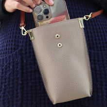 โหลดรูปภาพลงในเครื่องมือใช้ดูของ Gallery กระเป๋าหนังผู้หญิง /กระเป๋าหนังสะพายข้างผู้หญิง สีเบจ รุ่น B-BEI-8820 Lily