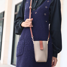 โหลดรูปภาพลงในเครื่องมือใช้ดูของ Gallery กระเป๋าหนังผู้หญิง /กระเป๋าหนังสะพายข้างผู้หญิง สีเบจ รุ่น B-BEI-8820 Lily