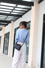 โหลดรูปภาพลงในเครื่องมือใช้ดูของ Gallery กระเป๋าหนังผู้หญิง /กระเป๋าหนังสะพายข้างผู้หญิง สีดำ รุ่น B-BK-8841 Chloe