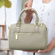 โหลดรูปภาพลงในเครื่องมือใช้ดูของ Gallery กระเป๋าหนังผู้หญิง /กระเป๋าหนังสะพายข้างผู้หญิง สีเบจ รุ่น B-BEI-8182 (Juno)