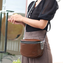 โหลดรูปภาพลงในเครื่องมือใช้ดูของ Gallery กระเป๋าหนังผู้หญิง /กระเป๋าหนังสะพายข้าง/กระเป๋าคาดอกผู้หญิง สีกาแฟ B-CBR-7266 (Lyra)