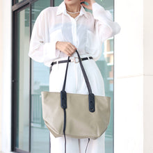 โหลดรูปภาพลงในเครื่องมือใช้ดูของ Gallery กระเป๋าหนังผู้หญิง /กระเป๋าหนังสะพายข้างผู้หญิง สีเบจ B-BEI-763 (Freya)