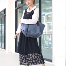 โหลดรูปภาพลงในเครื่องมือใช้ดูของ Gallery กระเป๋าหนังผู้หญิง /กระเป๋าหนังสะพายข้างผู้หญิง สีเทาเข้ม B-GRA-765 (Freya)