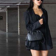 โหลดรูปภาพลงในเครื่องมือใช้ดูของ Gallery กระเป๋าหนังผู้หญิง /กระเป๋าหนังสะพายข้างผู้หญิง รุ่น B-BK- 1027