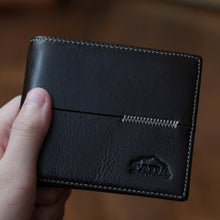 โหลดรูปภาพลงในเครื่องมือใช้ดูของ Gallery กระเป๋าสตางค์หนังแท้