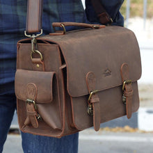 โหลดรูปภาพลงในเครื่องมือใช้ดูของ Gallery กระเป๋าหนังสะพายข้างผู้ชาย