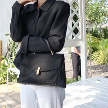 โหลดรูปภาพลงในเครื่องมือใช้ดูของ Gallery กระเป๋าหนังสะพายข้างผู้หญิง/กระเป๋าหนังแท้ผู้หญิง สีดำ รุ่น B-BK-1294