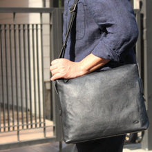 โหลดรูปภาพลงในเครื่องมือใช้ดูของ Gallery กระเป๋าหนังผู้ชาย