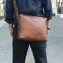 โหลดรูปภาพลงในเครื่องมือใช้ดูของ Gallery กระเป๋าหนังผู้ชาย