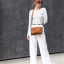 โหลดรูปภาพลงในเครื่องมือใช้ดูของ Gallery กระเป๋ากล้องหนัง รุ่น Curie