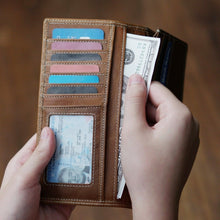 โหลดรูปภาพลงในเครื่องมือใช้ดูของ Gallery กระเป๋าสตางค์หนังแท้