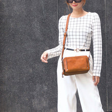 โหลดรูปภาพลงในเครื่องมือใช้ดูของ Gallery กระเป๋ากล้องหนัง รุ่น Curie