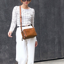 โหลดรูปภาพลงในเครื่องมือใช้ดูของ Gallery กระเป๋ากล้องหนัง รุ่น Curie