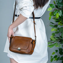 โหลดรูปภาพลงในเครื่องมือใช้ดูของ Gallery กระเป๋าหนังสะพายข้างผู้หญิง/กระเป๋าหนังแท้ผู้หญิง รุ่น Isabella (B-LBR-1292)