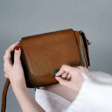 โหลดรูปภาพลงในเครื่องมือใช้ดูของ Gallery กระเป๋าหนังสะพายข้างผู้หญิง/กระเป๋าหนังแท้ผู้หญิง รุ่น Isabella (B-LBR-1292)