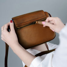 โหลดรูปภาพลงในเครื่องมือใช้ดูของ Gallery กระเป๋าหนังสะพายข้างผู้หญิง/กระเป๋าหนังแท้ผู้หญิง รุ่น Isabella (B-LBR-1292)