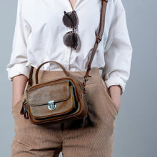 โหลดรูปภาพลงในเครื่องมือใช้ดูของ Gallery กระเป๋าหนังสะพายข้างผู้หญิง/กระเป๋าหนังแท้ผู้หญิง รุ่น Cleo B-LBR-1291