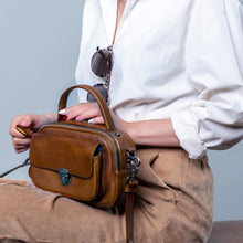 โหลดรูปภาพลงในเครื่องมือใช้ดูของ Gallery กระเป๋าหนังสะพายข้างผู้หญิง/กระเป๋าหนังแท้ผู้หญิง รุ่น Cleo B-LBR-1291