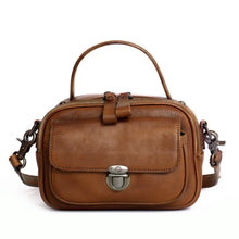 โหลดรูปภาพลงในเครื่องมือใช้ดูของ Gallery กระเป๋าหนังสะพายข้างผู้หญิง/กระเป๋าหนังแท้ผู้หญิง รุ่น Cleo B-LBR-1291