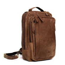 โหลดรูปภาพลงในเครื่องมือใช้ดูของ Gallery กระเป๋าหนังผู้ชาย/กระเป๋าเป้ผู้ชาย สีนํ้าตาล รุ่น B-LBR-215