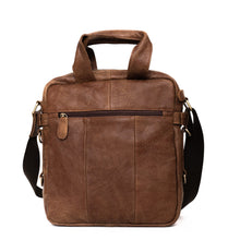 โหลดรูปภาพลงในเครื่องมือใช้ดูของ Gallery กระเป๋าหนังผู้ชาย/กระเป๋าหนังสะพายข้างผู้ชาย สีนํ้าตาล รุ่น B-LBR-1115