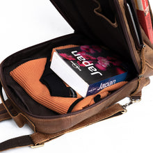 โหลดรูปภาพลงในเครื่องมือใช้ดูของ Gallery กระเป๋าหนังผู้ชาย/กระเป๋าเป้ผู้ชาย สีนํ้าตาล รุ่น B-LBR-215