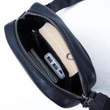 โหลดรูปภาพลงในเครื่องมือใช้ดูของ Gallery กระเป๋าหนังผู้ชาย