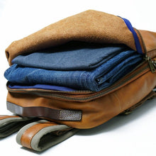 โหลดรูปภาพลงในเครื่องมือใช้ดูของ Gallery กระเป๋าเป้หนังผู้ชาย