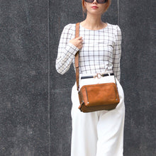 โหลดรูปภาพลงในเครื่องมือใช้ดูของ Gallery กระเป๋ากล้องหนัง รุ่น Curie