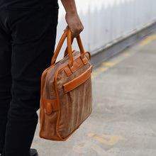 โหลดรูปภาพลงในเครื่องมือใช้ดูของ Gallery กระเป๋าหนัง/กระเป๋าสะพายข้างหนัง