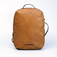 โหลดรูปภาพลงในเครื่องมือใช้ดูของ Gallery กระเป๋าเป้หนังผู้ชาย