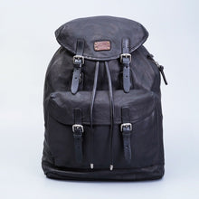 โหลดรูปภาพลงในเครื่องมือใช้ดูของ Gallery กระเป๋าเป้หนังผู้ชาย