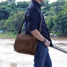 โหลดรูปภาพลงในเครื่องมือใช้ดูของ Gallery กระเป๋าหนังผู้ชาย/กระเป๋าหนังสะพายข้างผู้ชาย รุ่น B-CBR-1295