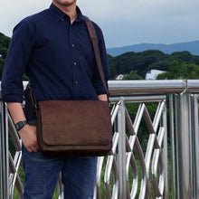 โหลดรูปภาพลงในเครื่องมือใช้ดูของ Gallery กระเป๋าหนังผู้ชาย/กระเป๋าหนังสะพายข้างผู้ชาย รุ่น B-CBR-1295