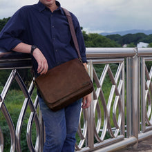 โหลดรูปภาพลงในเครื่องมือใช้ดูของ Gallery กระเป๋าหนังผู้ชาย/กระเป๋าหนังสะพายข้างผู้ชาย รุ่น B-CBR-1295