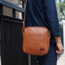 โหลดรูปภาพลงในเครื่องมือใช้ดูของ Gallery กระเป๋าหนังผู้ชาย