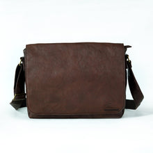 โหลดรูปภาพลงในเครื่องมือใช้ดูของ Gallery กระเป๋าหนังผู้ชาย/กระเป๋าหนังสะพายข้างผู้ชาย รุ่น B-CBR-1295