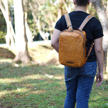 โหลดรูปภาพลงในเครื่องมือใช้ดูของ Gallery กระเป๋าเป้หนังแท้ รุ่น Columbus (น้ำตาล) รุ่นใหม่ล่าสุดขายดี