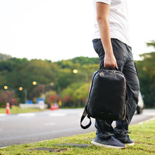 โหลดรูปภาพลงในเครื่องมือใช้ดูของ Gallery กระเป๋าเป้หนังแท้ รุ่น Columbus (ดำ) สินค้าใหม่ขายดี