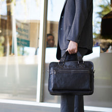 โหลดรูปภาพลงในเครื่องมือใช้ดูของ Gallery กระเป๋าโน๊ตบุ๊คหนัง/กระเป๋าเอกสารหนัง รุ่น Hamilton สินค้าขายดี