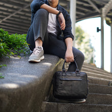 โหลดรูปภาพลงในเครื่องมือใช้ดูของ Gallery กระเป๋าหนังสะพายข้าง/กระเป๋าหนังแท้ รุ่น B-BK-3528