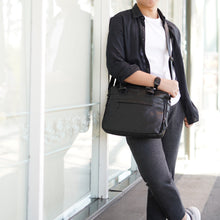 โหลดรูปภาพลงในเครื่องมือใช้ดูของ Gallery กระเป๋าหนังสะพายข้าง/กระเป๋าหนังแท้ รุ่น B-BK-3528